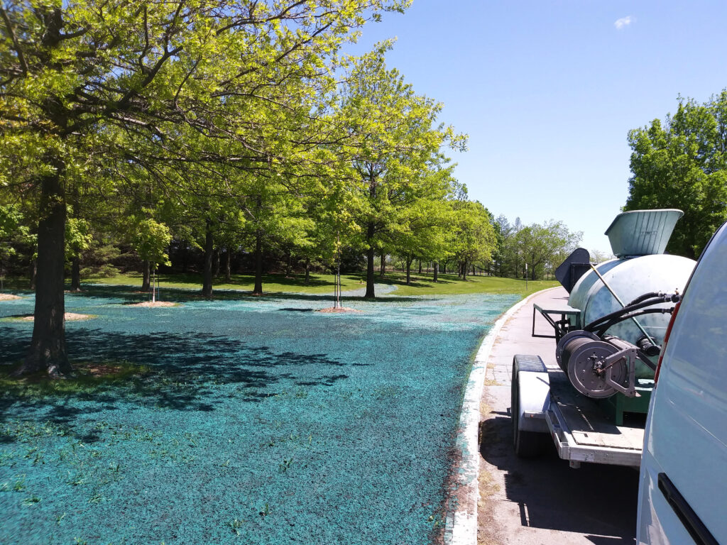 Travaux d'hydro-ensemencement en cours