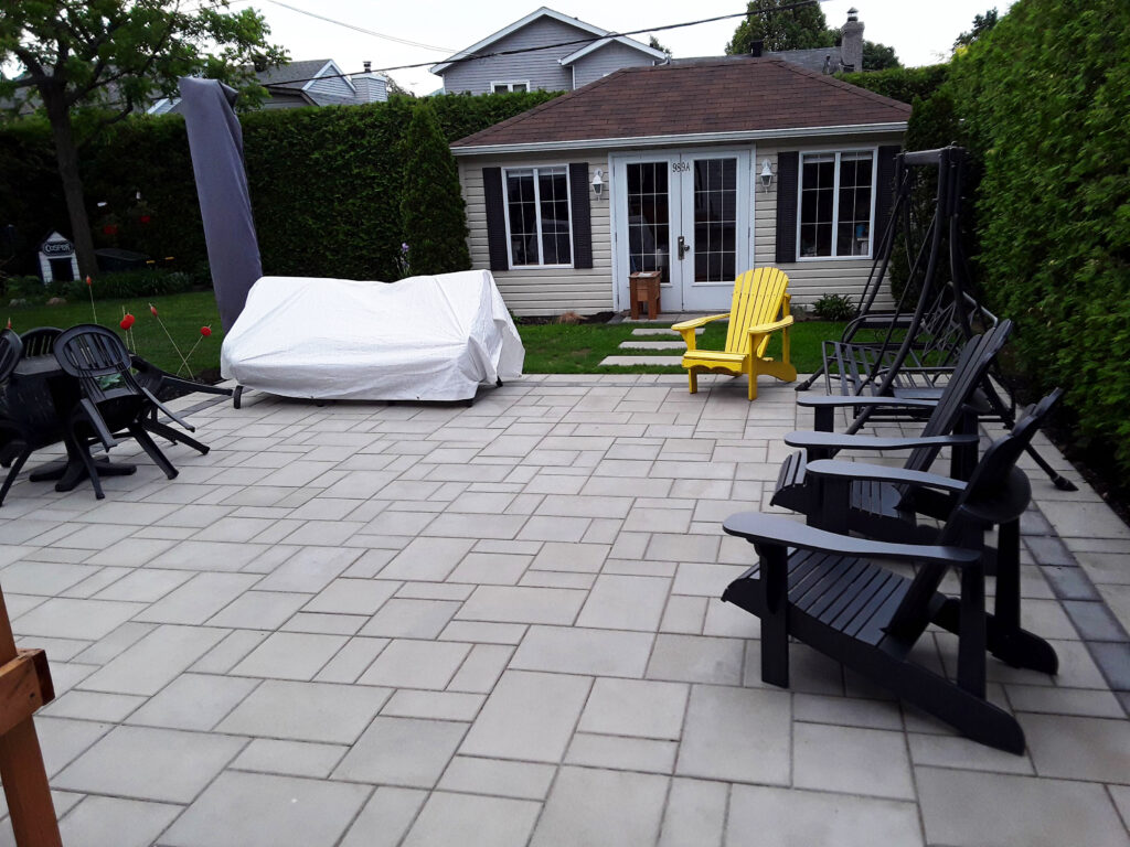 Aménagement de pavé dans une cour arrière